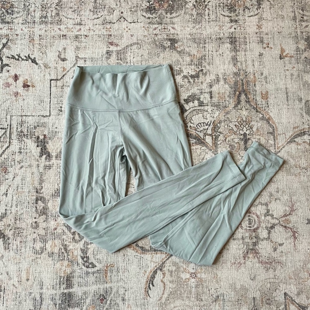 Aritzia - TNA Butter Leggings - Small